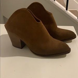CHINESE LAUNDRY KELSO SPLIT BOOTIE